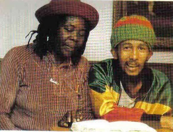 Bob Marley hangs out with his family in Munich, Germany, before he passed away from cancer on May 11, 1981.