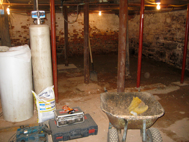 They weren't the only ones to find something AWESOME in their basement though, check out what these different home owners found in their basement. Their house is 25 miles south of the Canadian border, and was a hotspot for Underground Railroad safe houses.